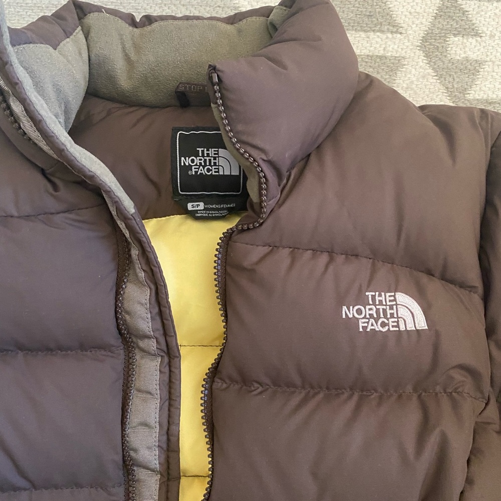 •THE NORTH FACE 700 PUFFER JACKET•